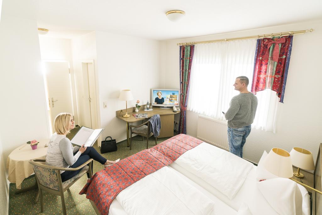 Das Fritz Hotel Schwerin Schoene Lage Im Gruenen Mit Regionaler Kueche Kostenfreien Parkplaetzen Und E Ladestation Ruang foto