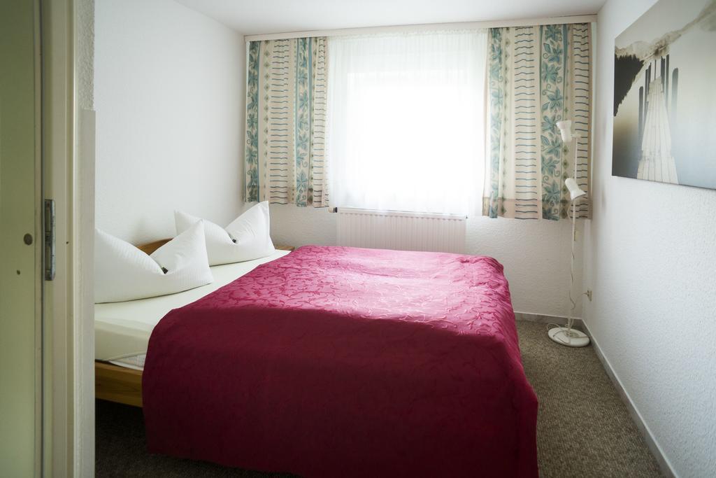 Das Fritz Hotel Schwerin Schoene Lage Im Gruenen Mit Regionaler Kueche Kostenfreien Parkplaetzen Und E Ladestation Ruang foto