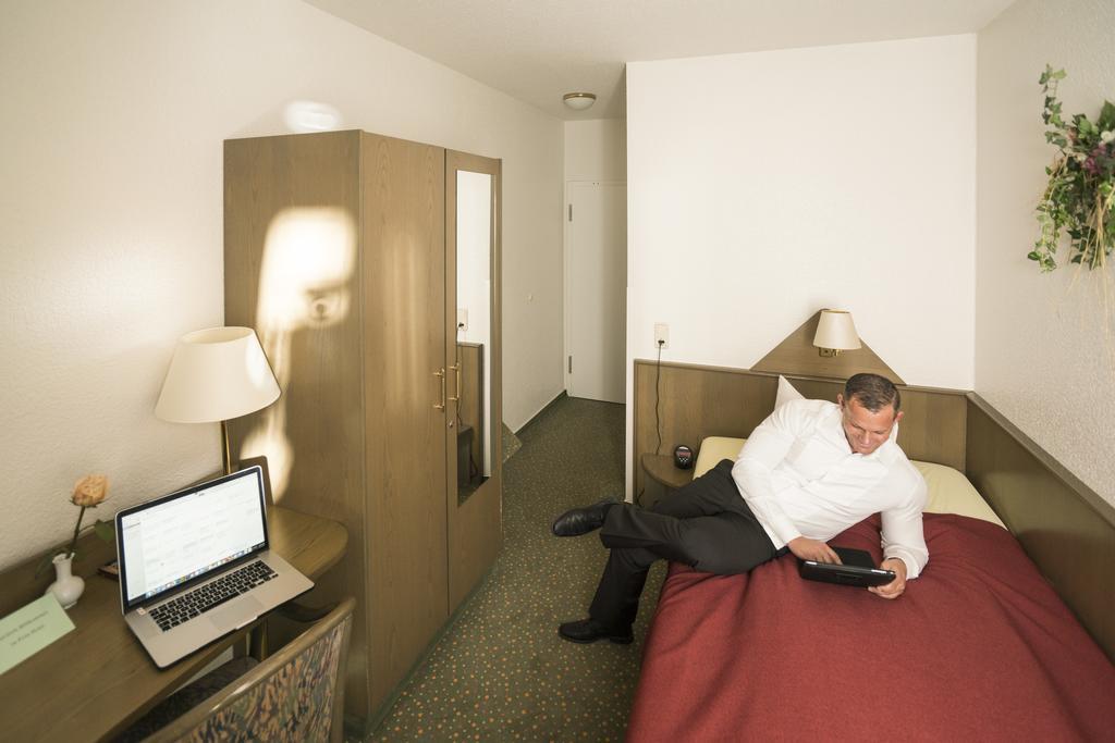 Das Fritz Hotel Schwerin Schoene Lage Im Gruenen Mit Regionaler Kueche Kostenfreien Parkplaetzen Und E Ladestation Ruang foto